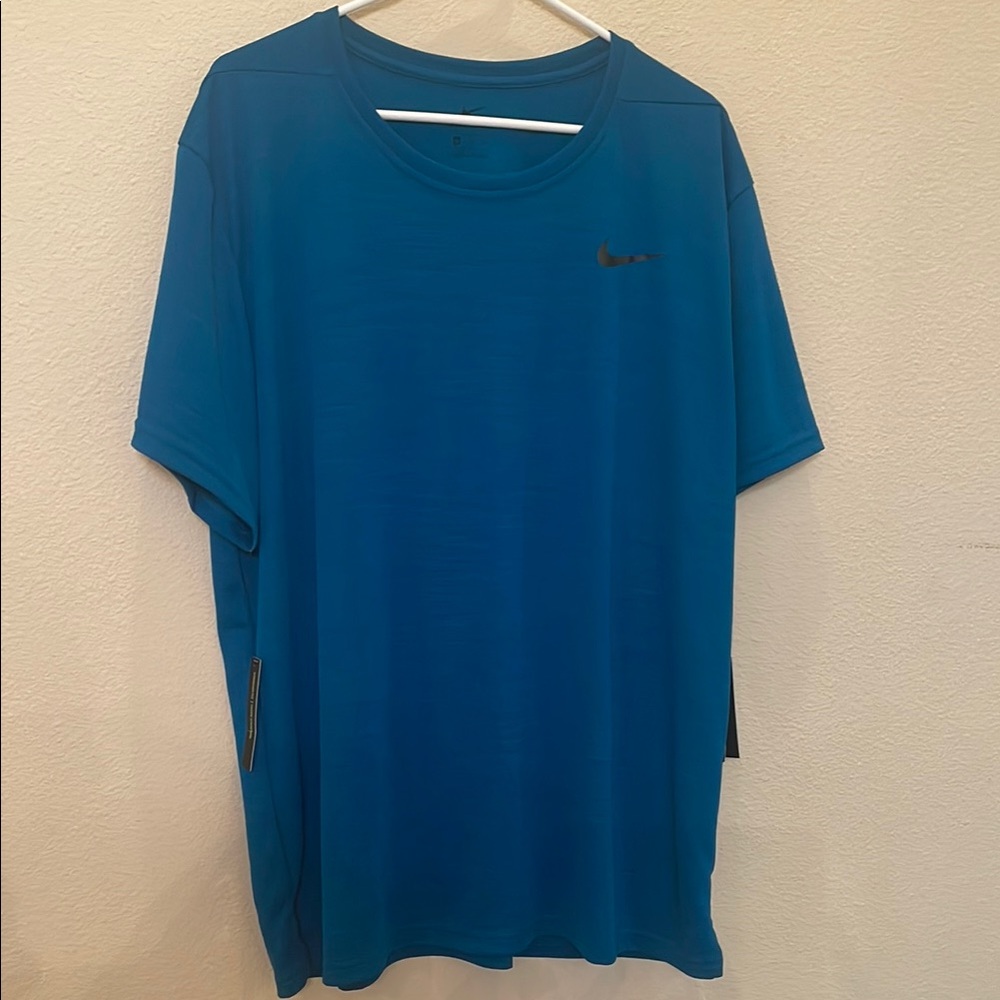 NWT Nike Breathe Training Standard Fit Tee Size XXL